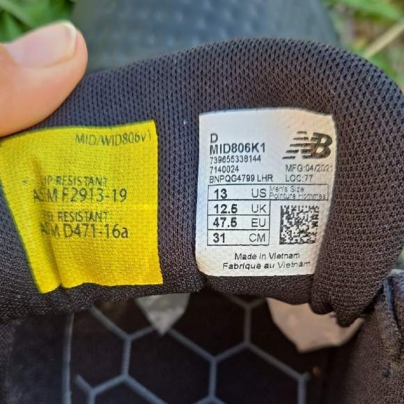 New Balance Men's Black Athletic Shoes - Picture 3 of 7